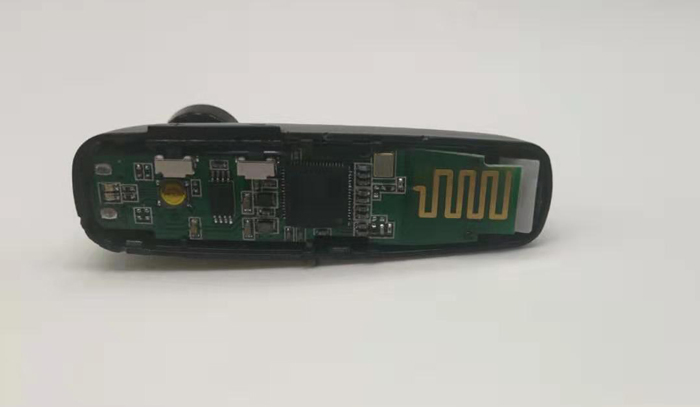藍(lán)牙耳機(jī)上的輕觸開(kāi)關(guān)